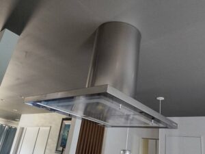 埼玉のキッチン取付け隊　センターレンジフードの取替　施工前